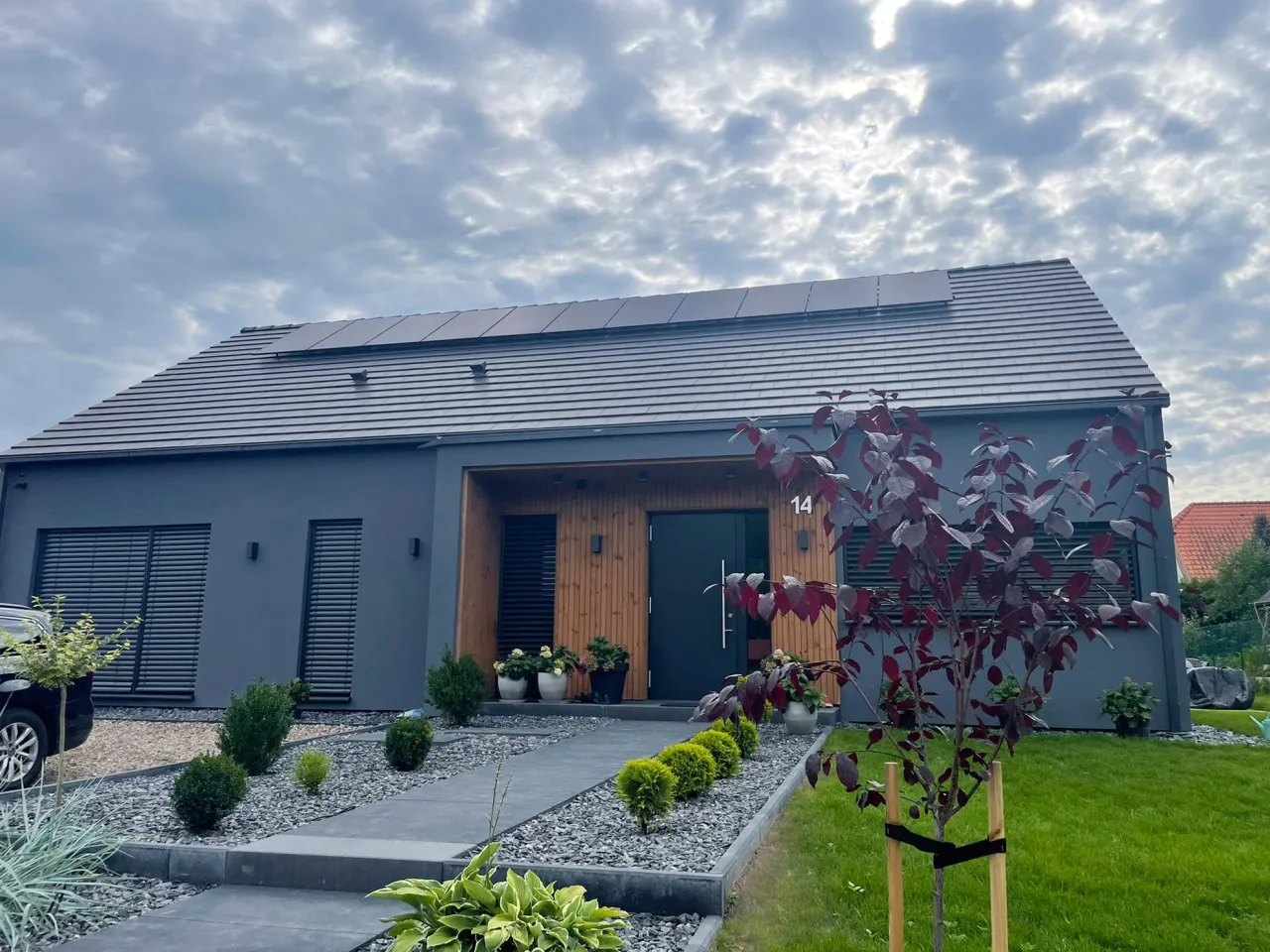 Nowoczesny dom szkieletowy w budowie