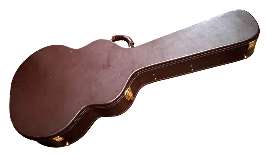 twardy futerał na gitarę