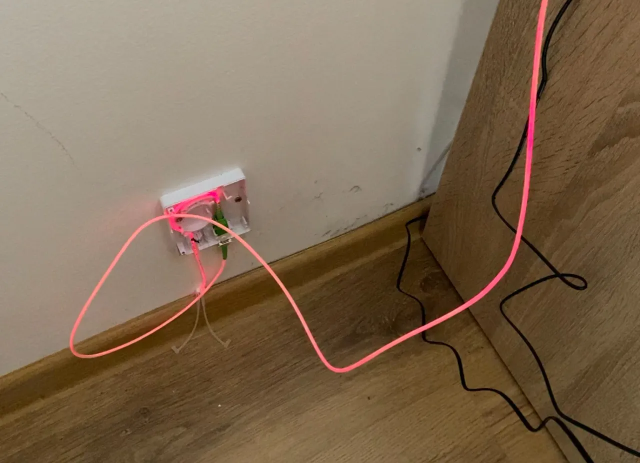 montaż światłowodu w mieszkaniu