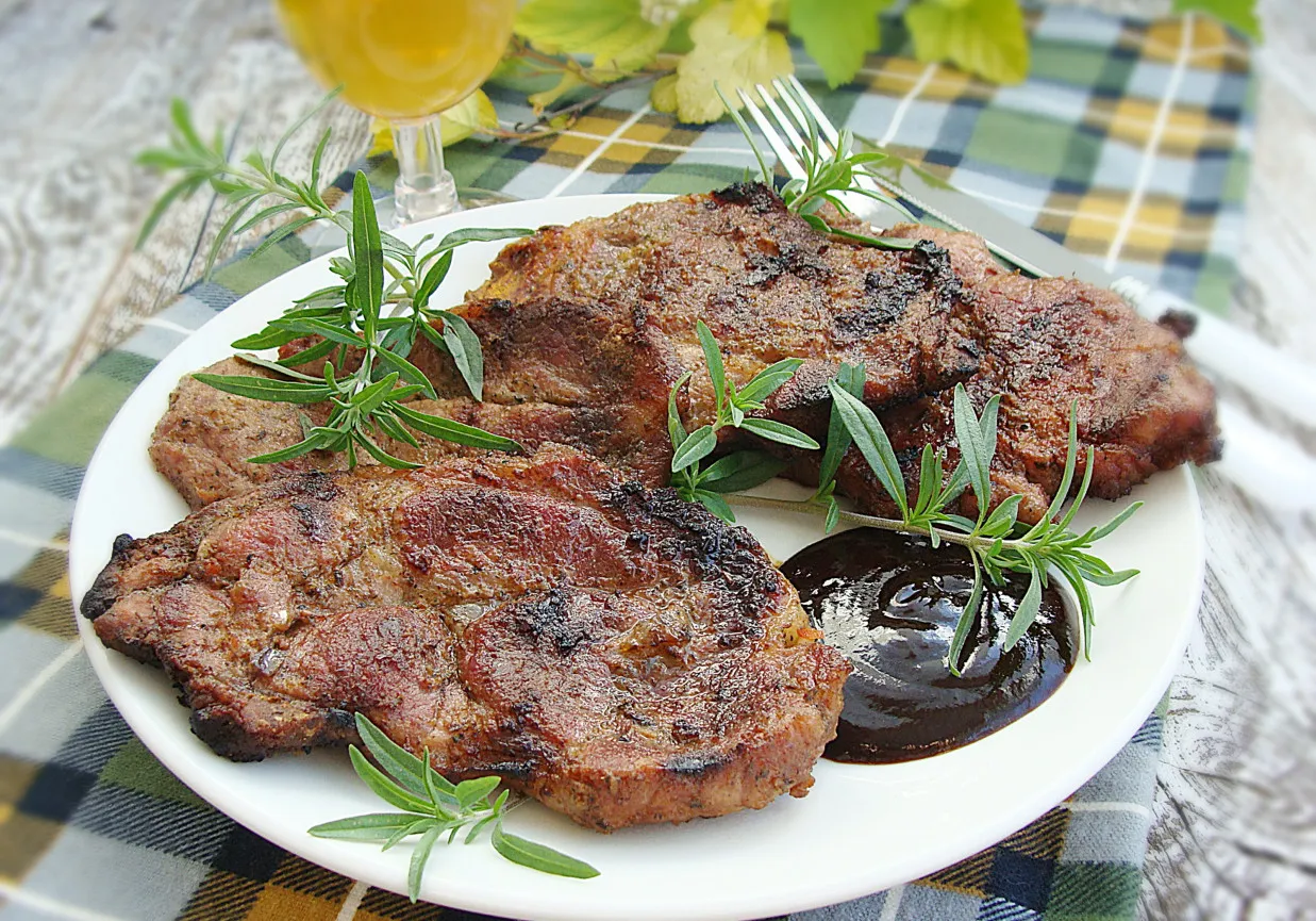 marynowana karkówka z ziołami na grilla