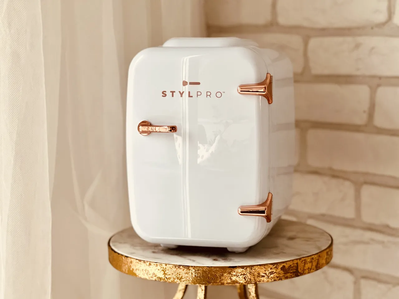 mini lodówka na kosmetyki