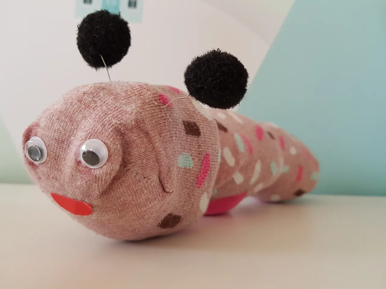 Praktyczne zastosowania starych skarpetek w domu