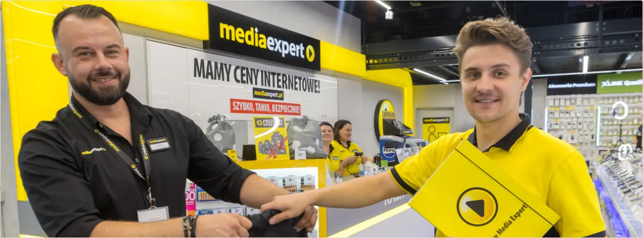 Pracownicy Media Expert w sklepie