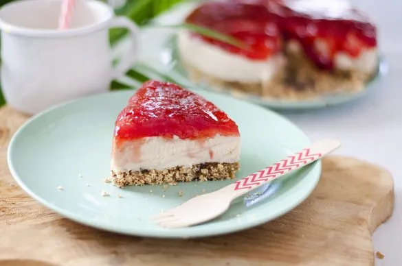 Variedad de postres de moda: tarta de queso, veganos, mochis
