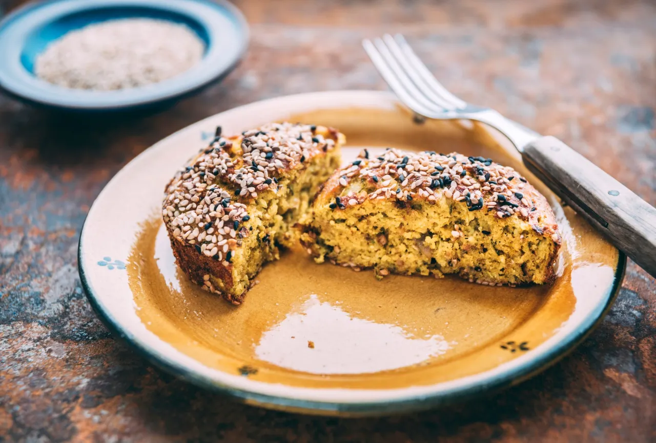 wegańska potrawa wigilijna, np. seleroryba lub pasztet z soczewicy