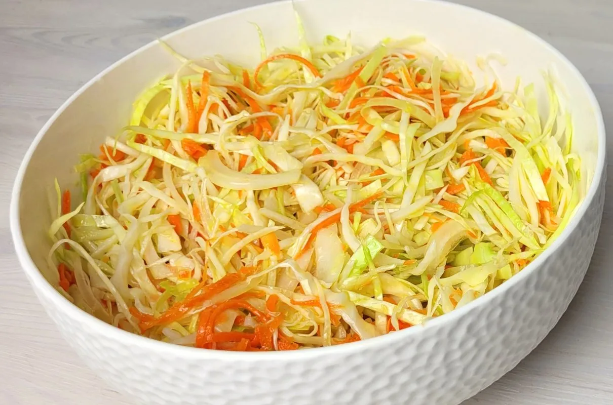 surówka z białej kapusty polska i azjatycka