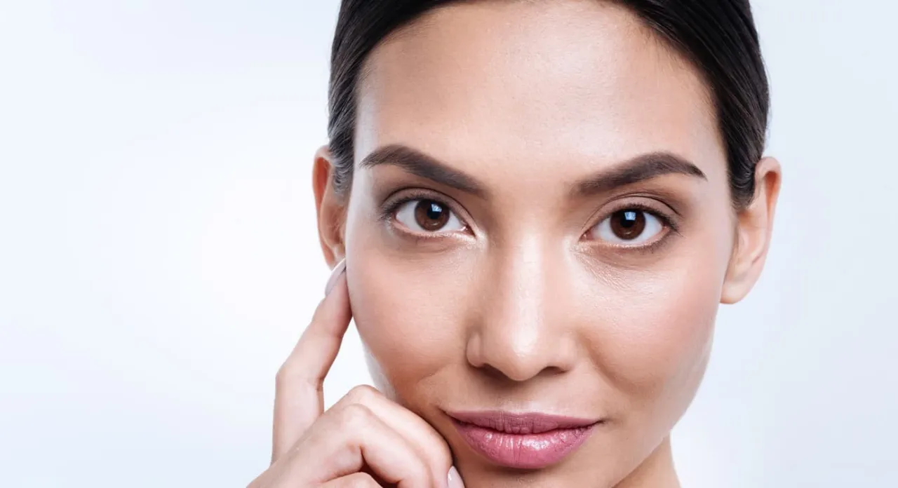 kobieta śniada cera typy odcieni