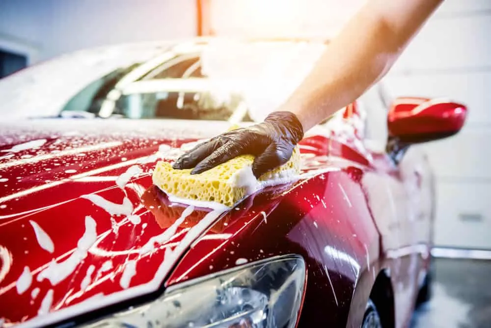 Zdjęcie Jak myć auto oklejone folią, aby nie uszkodzić okleiny?