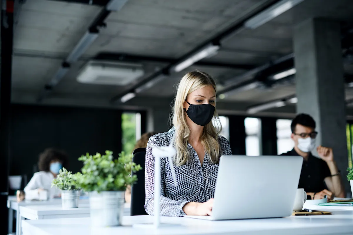 osoba zdająca egzamin komputerowy