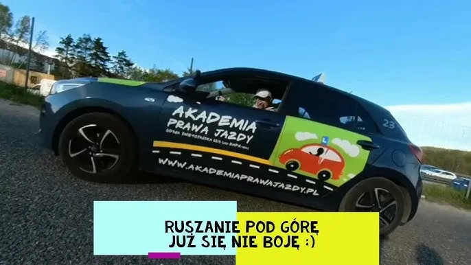 samoch&oacute;d rusza pod g&oacute;rę