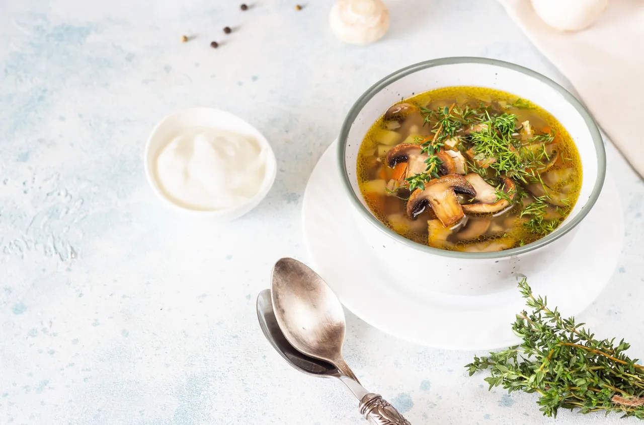 Przepisy na zdrowe zupy odchudzające