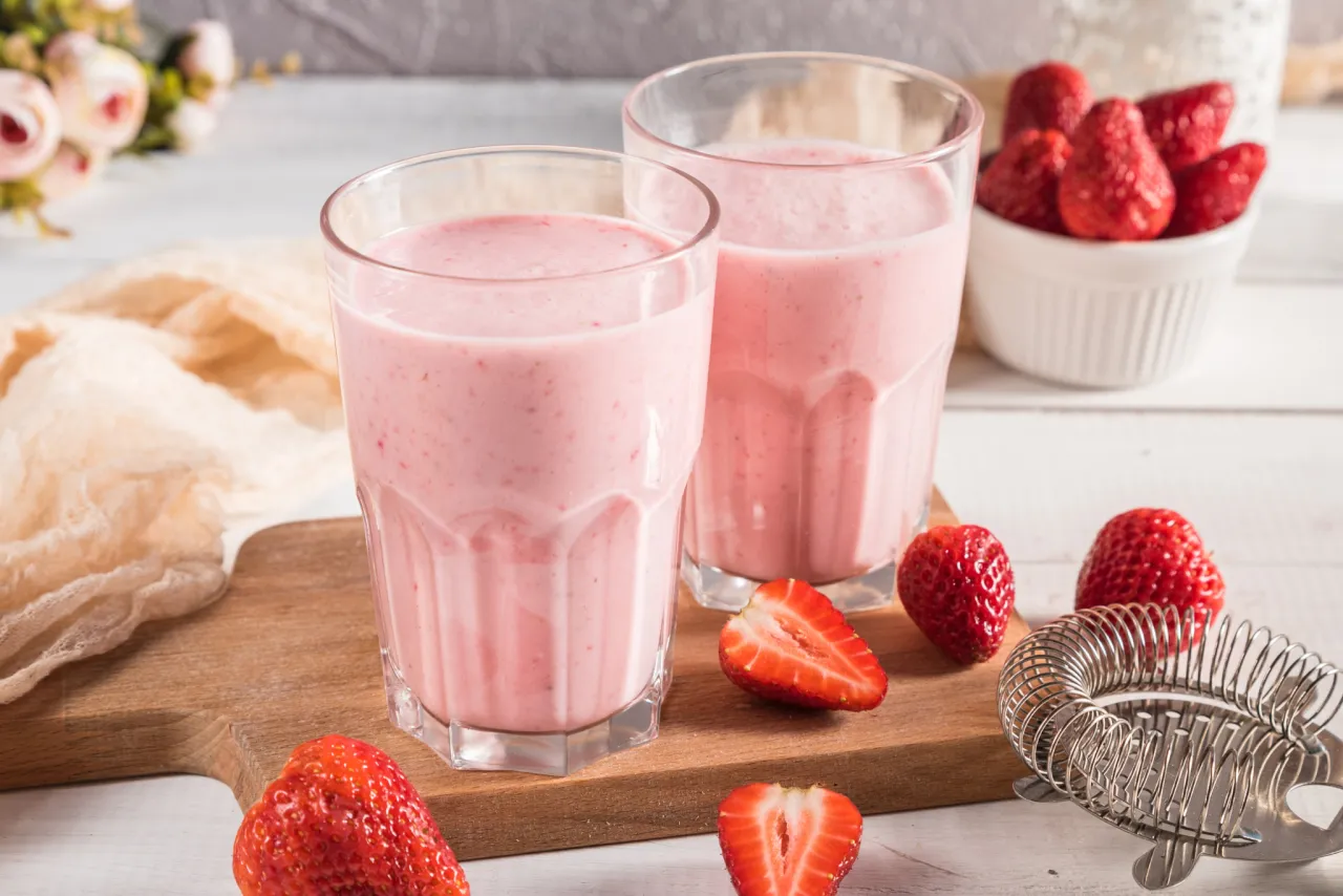 Składniki na odchudzający koktajl truskawkowy