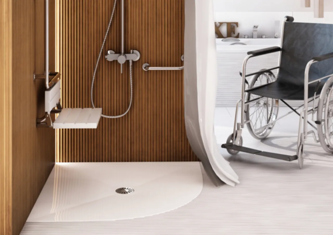 Dostosowana łazienka dla seniora, krzesło prysznicowe, uchwyty
