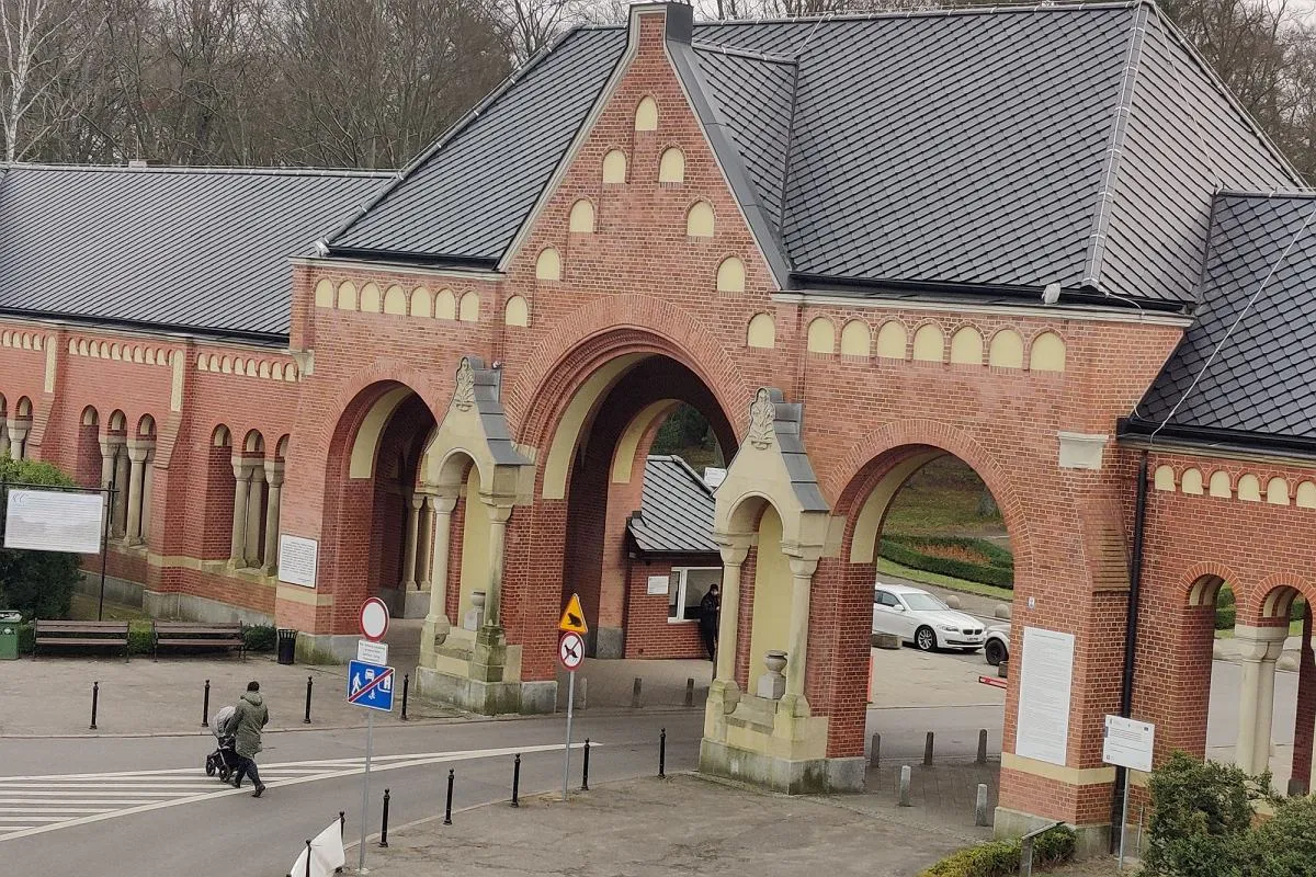 Cmentarz Centralny Szczecin Brama Gł&oacute;wna
