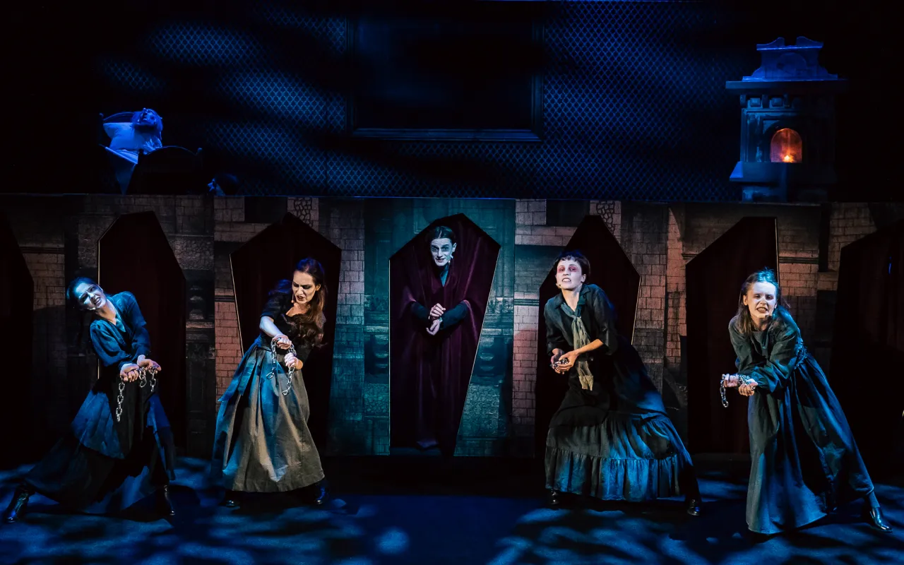 Teatr Powszechny w Łodzi widok z zewnątrz