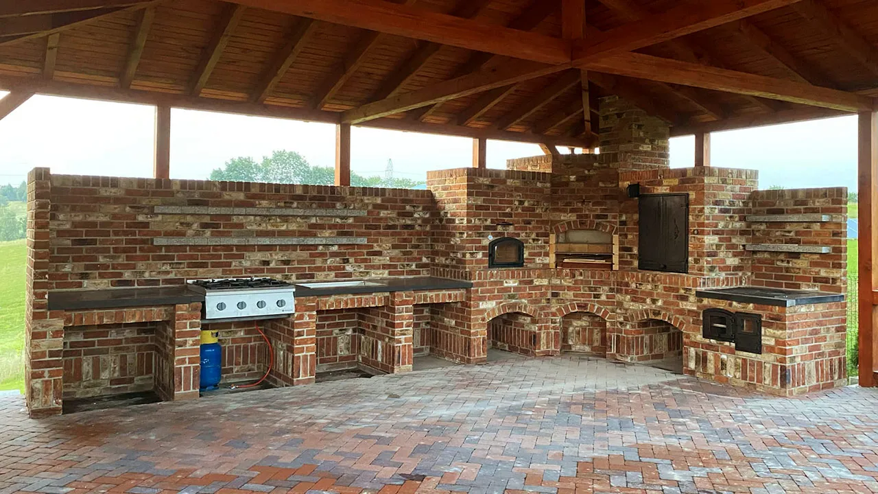 różne grille z kamienia w ogrodzie, nowoczesny grill kamienny, rustykalny grill kamienny