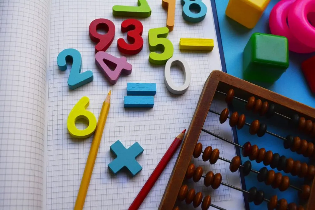 Zajęcia matematyki online vs stacjonarne porównanie