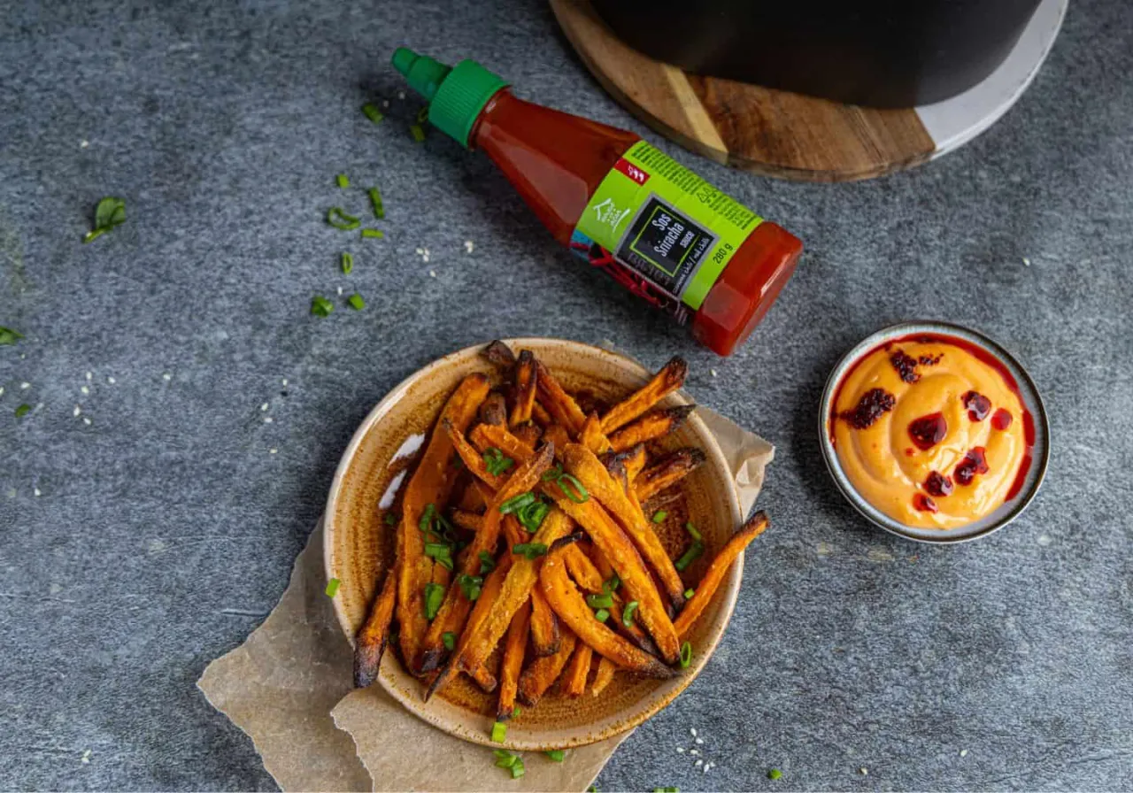 frytki z batat&oacute;w w piekarniku i air fryer por&oacute;wnanie