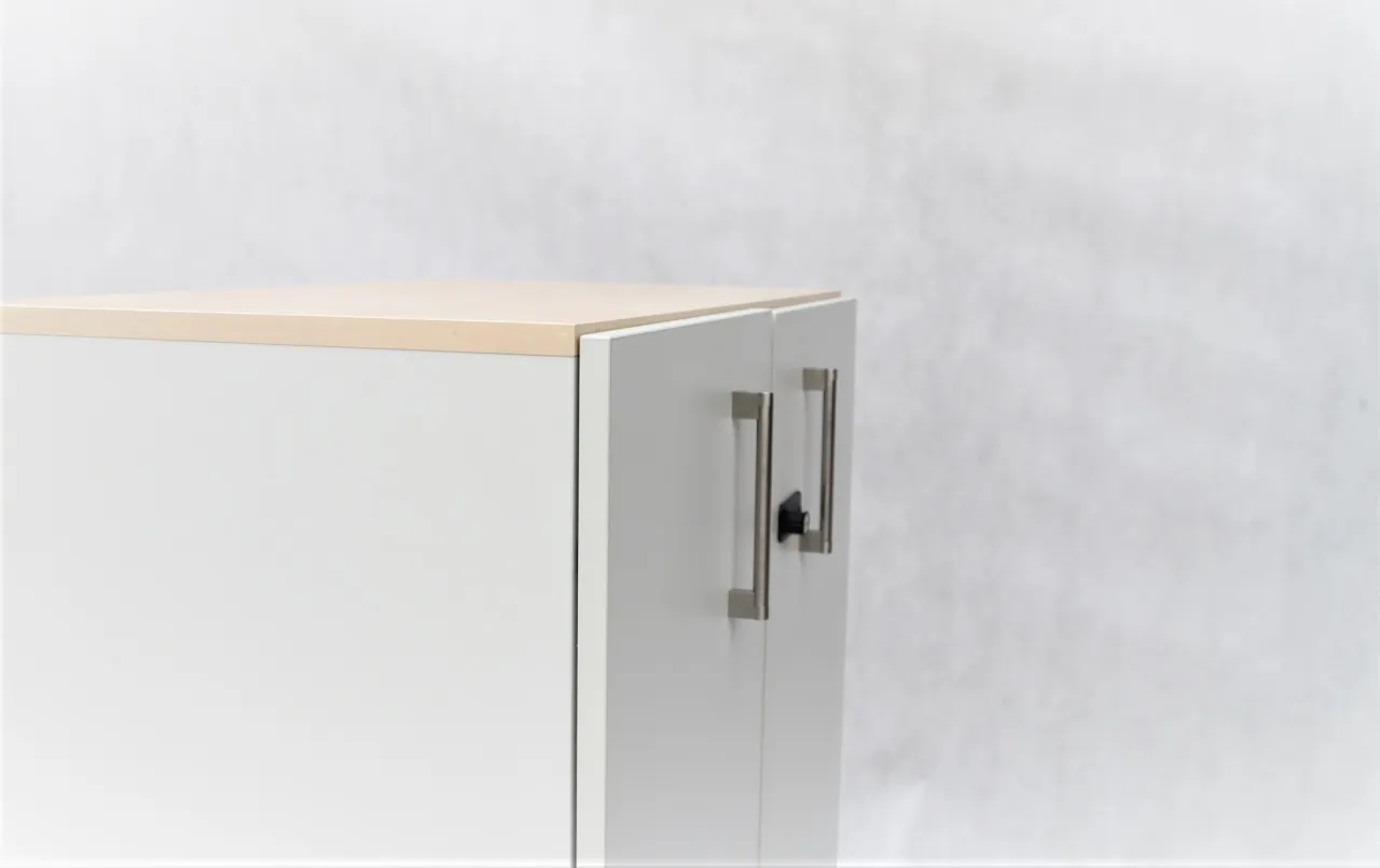 wymiana zamka szafka biurowa zamek szyfrowy