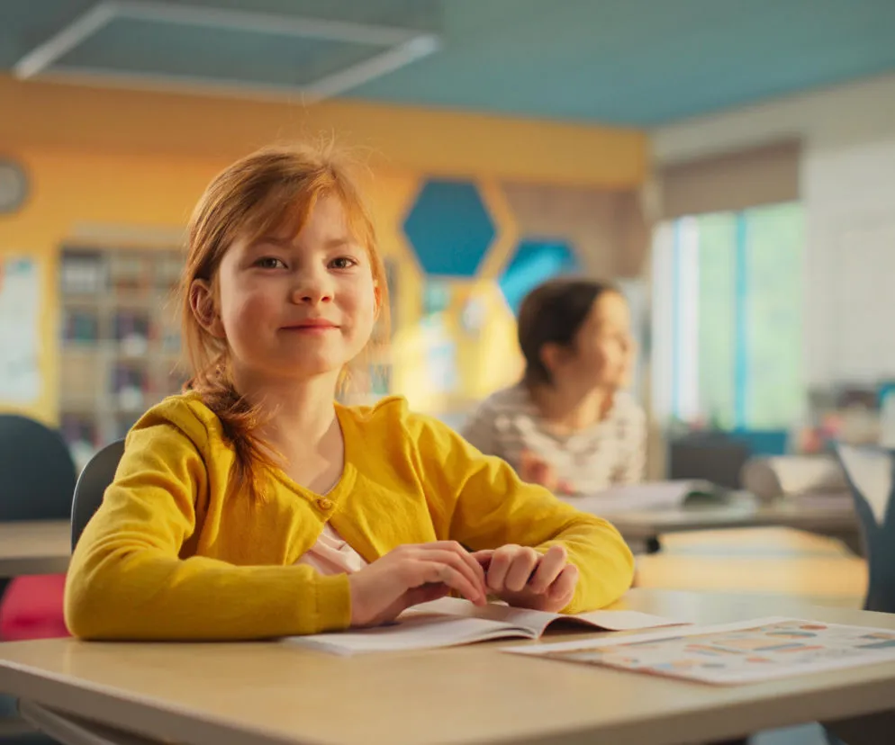 dziecko uczy się do egzaminów online