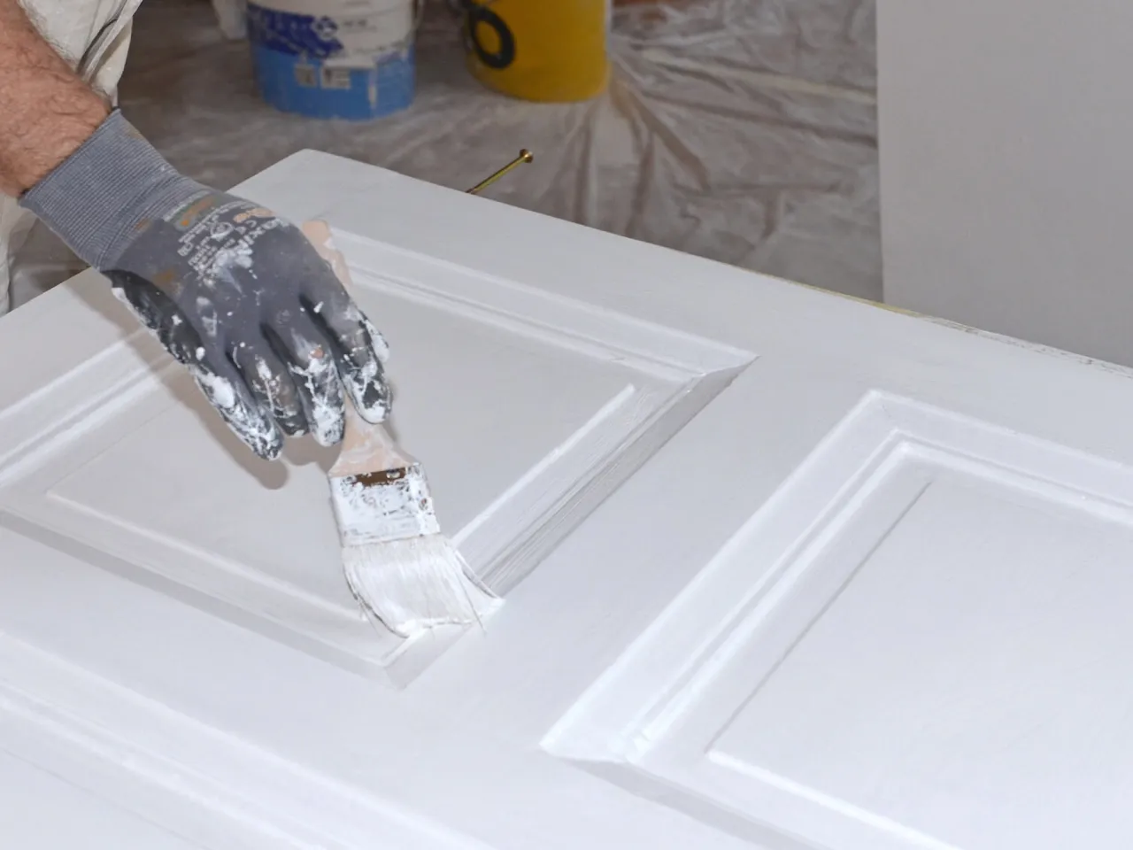 Narzędzia do malowania drzwi na biało