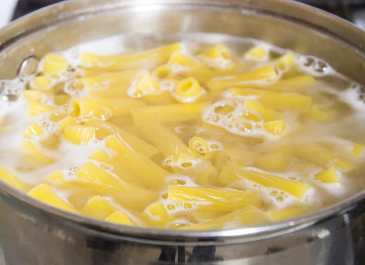 Gotowanie makaronu al dente w garnku
