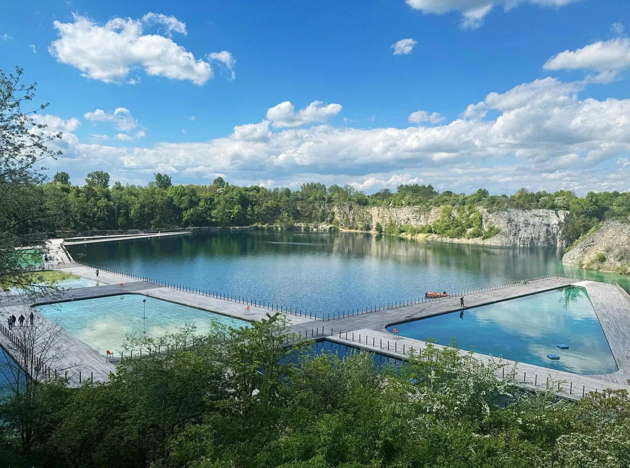 Zalew Zakrz&oacute;wek turkusowa woda