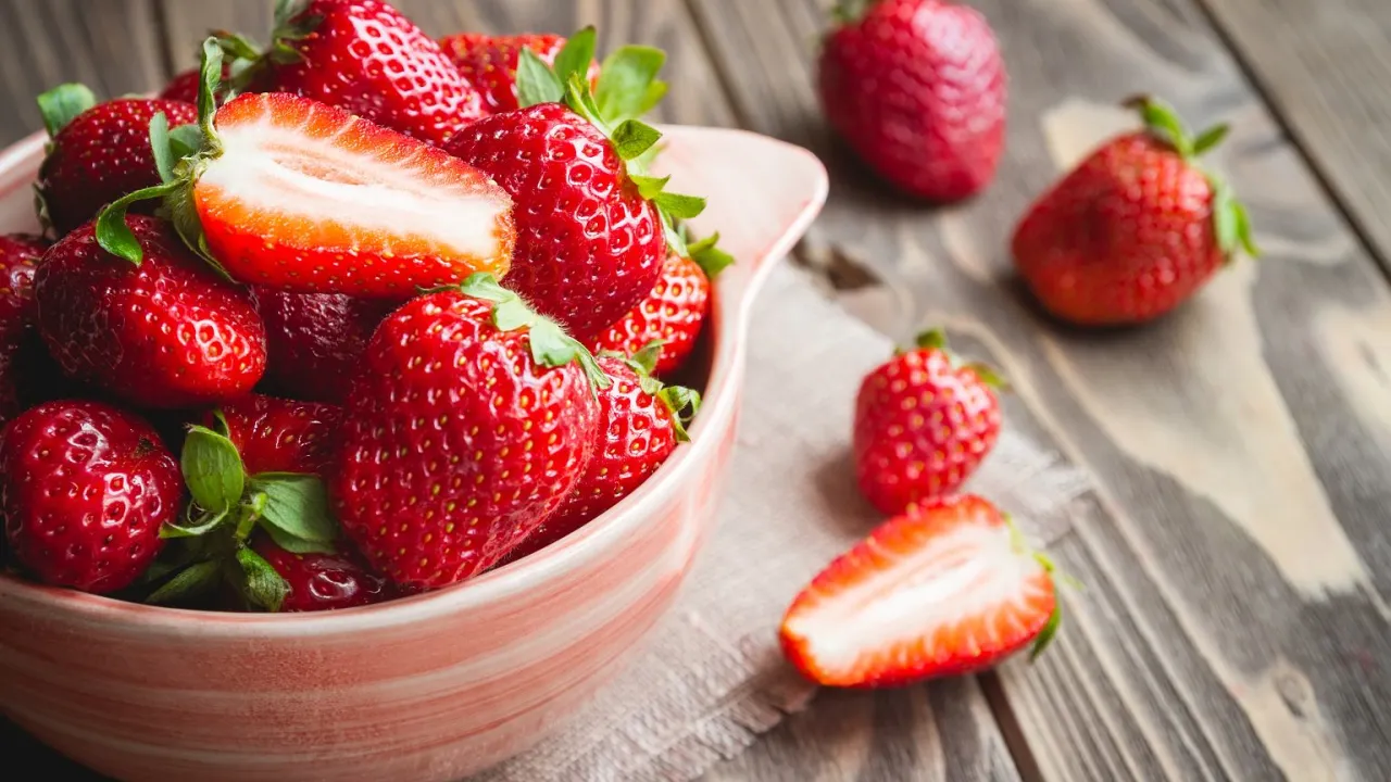 Zdjęcie Ile kcal ma 1 truskawka? Zaskakująca kaloryczność owocu
