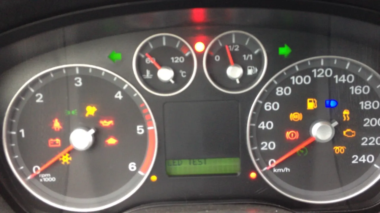 Ford Focus MK2 wskaźnik paliwa rezerwa