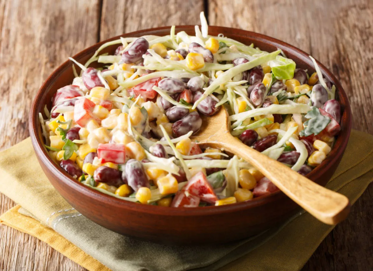 Sałatka meksykańska z fasoli, kolorowe składniki