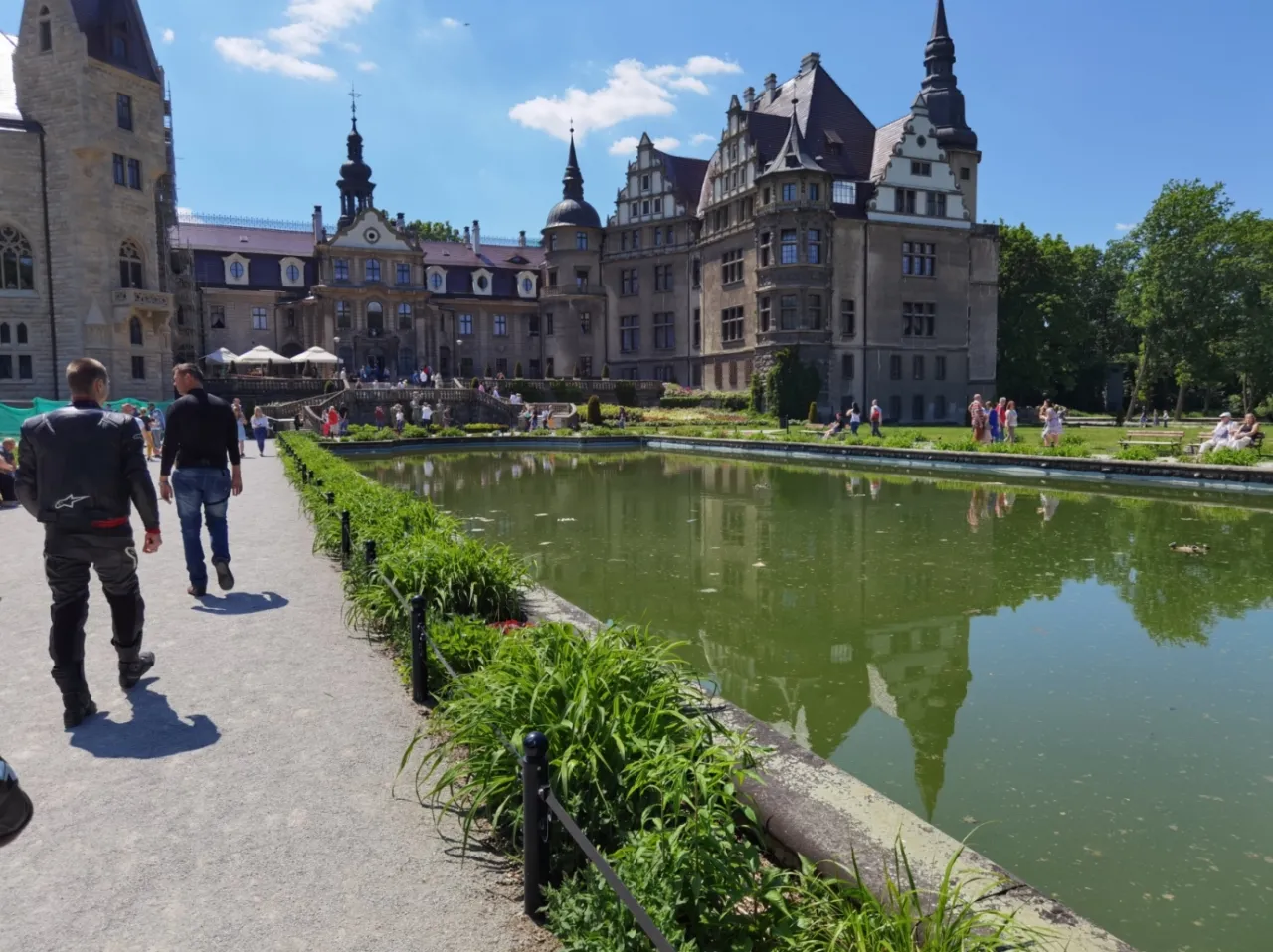 Zamek w Mosznej motocykl