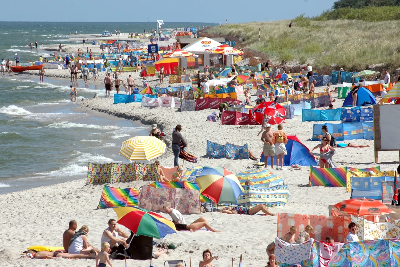 Jastarnia latem tłumy plaża