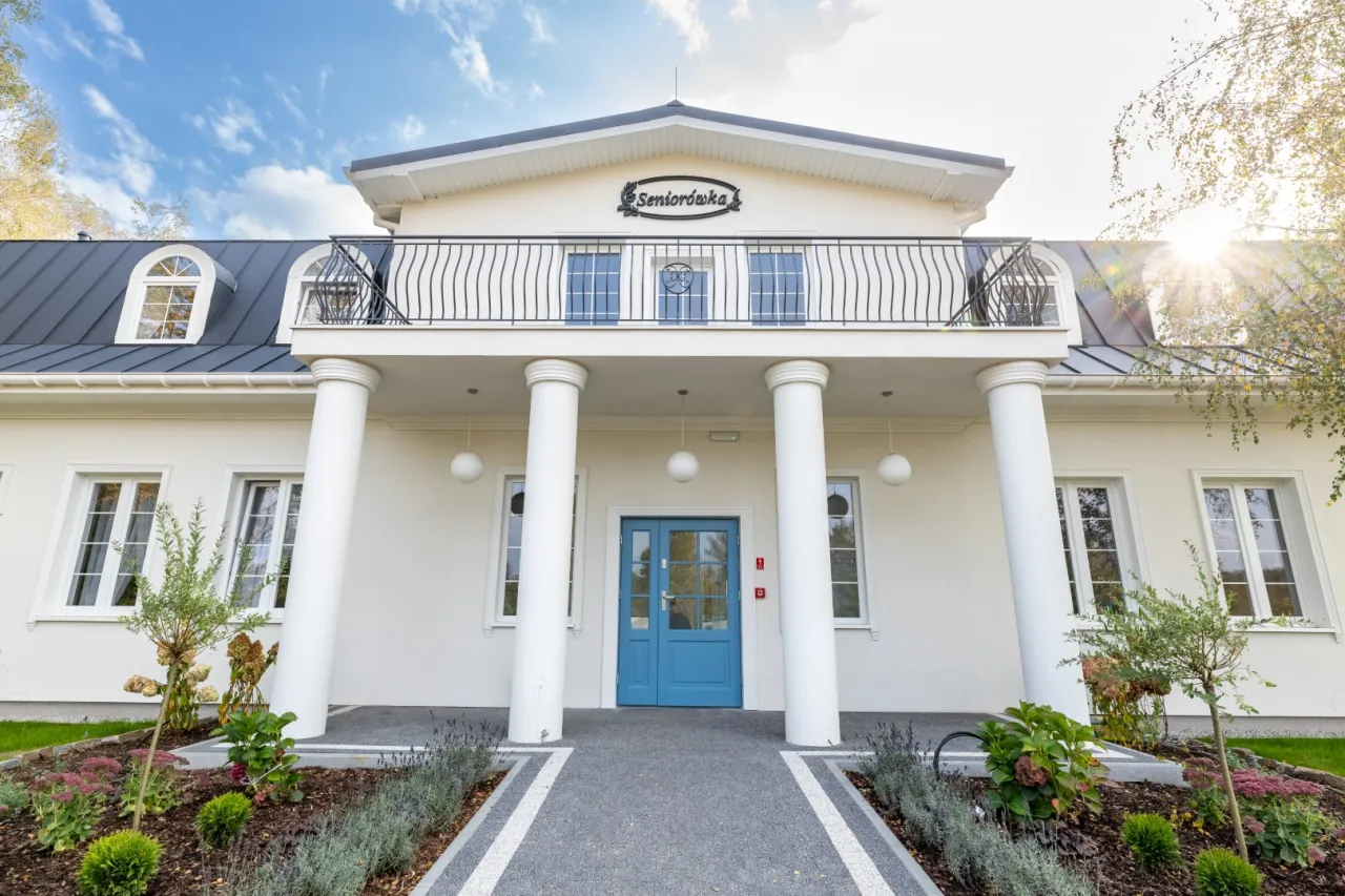 Dom opieki dworek luksusowy seniorzy