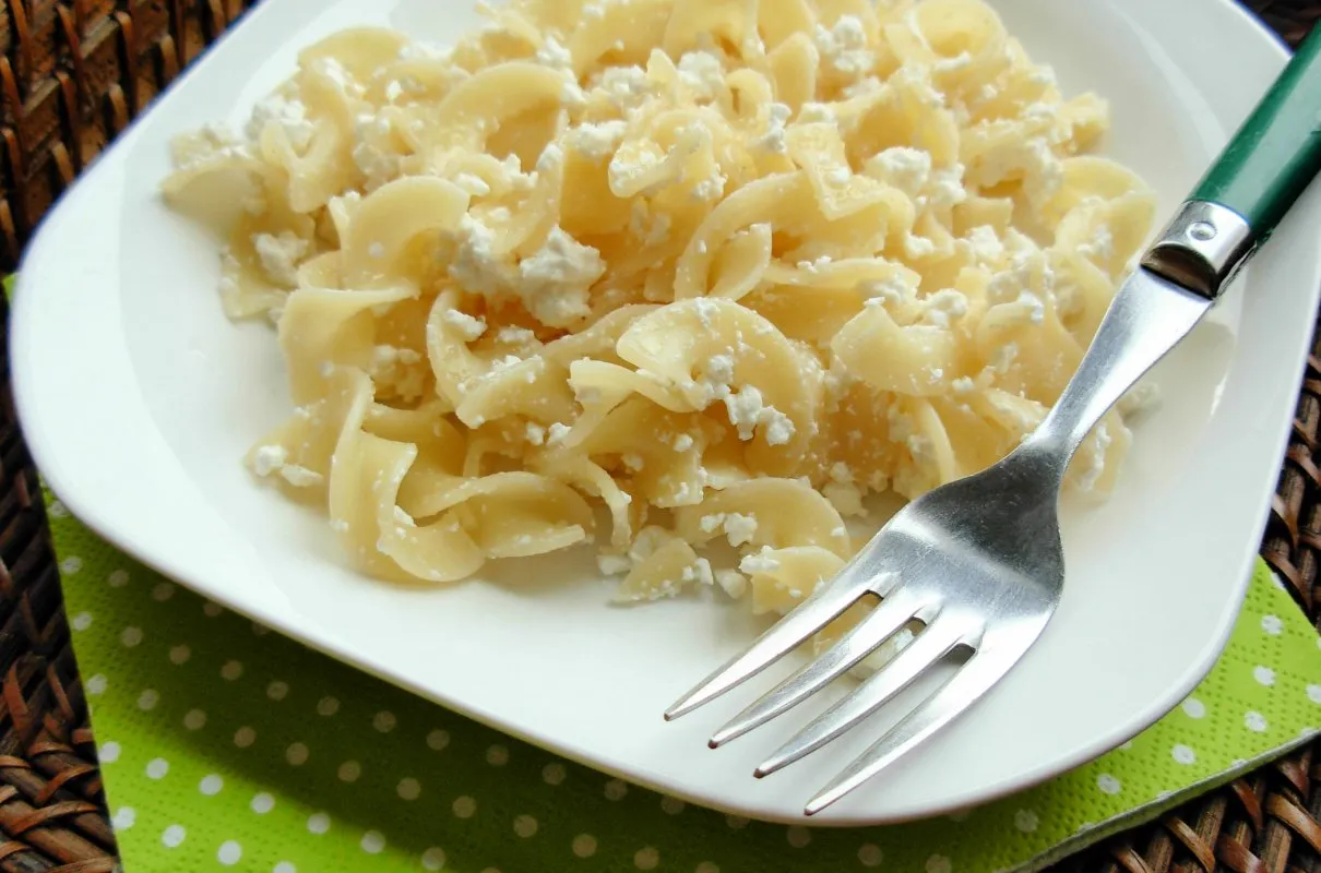 makaron z serem białym na słodko i na słono