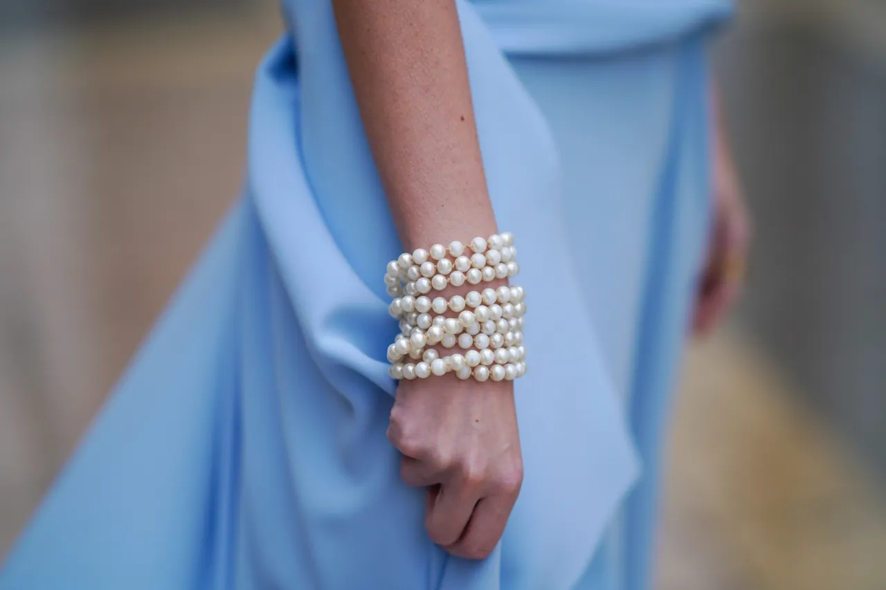 biżuteria do błękitnej sukienki