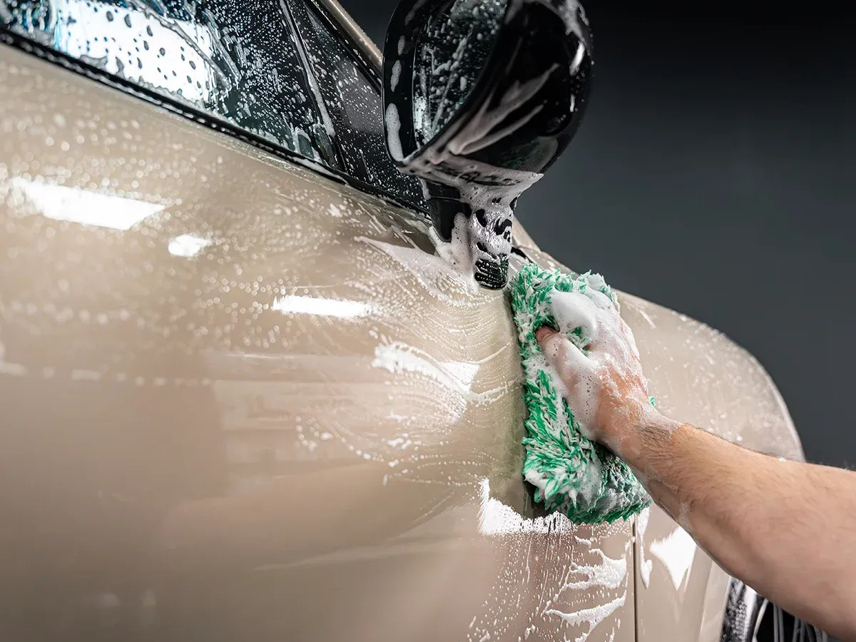 auto z powłoką ceramiczną efekt hydrofobowy