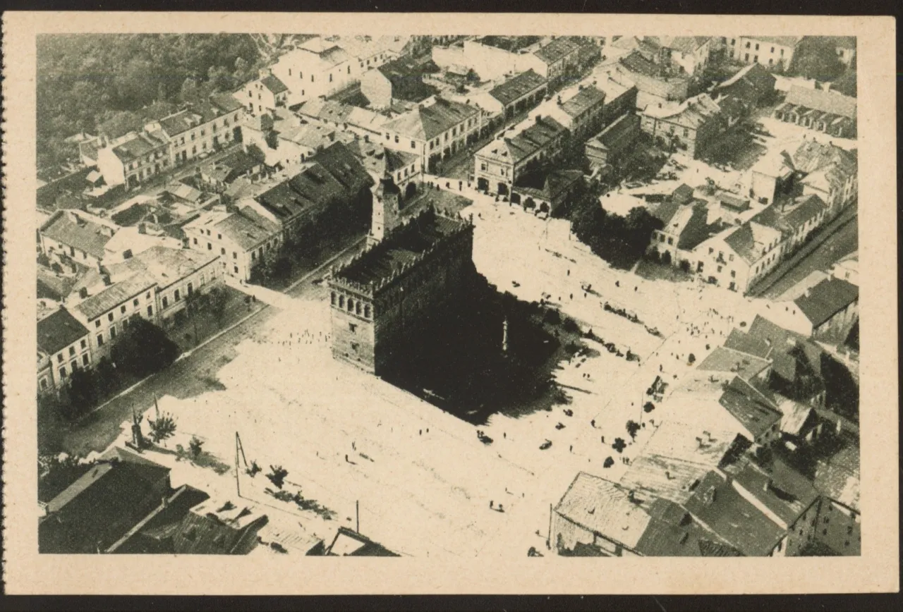 Sandomierz rynek i ratusz z lotu ptaka