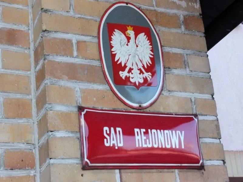 Sąd rodzinny, budynek sądu, symbol sprawiedliwości