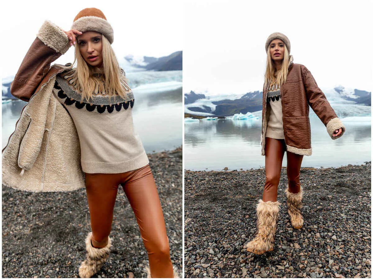 Kobieta prezentuje stylowe zimowe stylizacje damskie: brązowa kurtka z kożuszkiem, sweter z wzorem, skórzane legginsy i futrzane kozaki.