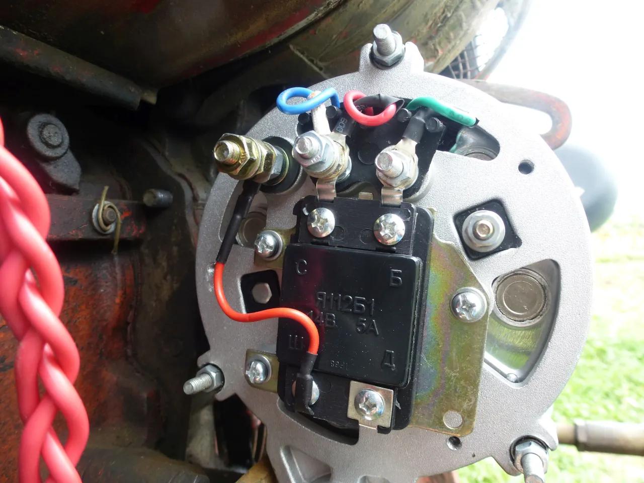 Schemat podłączenia alternatora T-25 z wbudowanym regulatorem