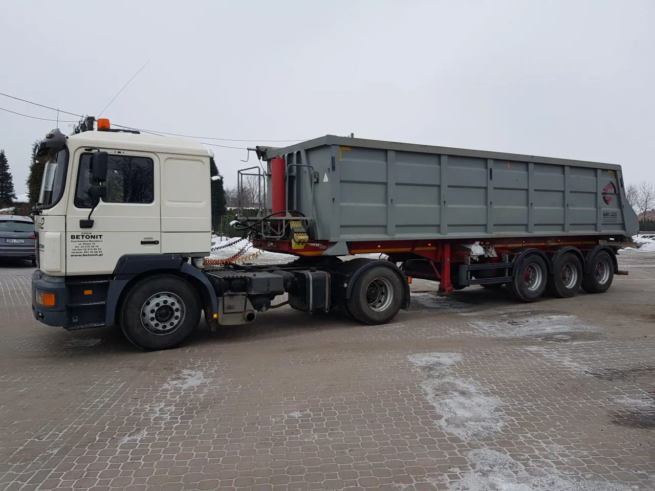 ciągnik siodłowy z naczepą pusta waga