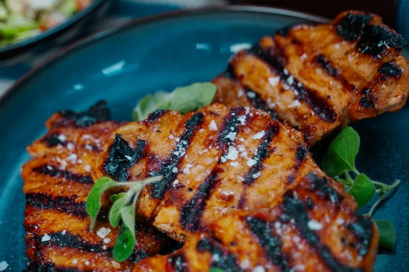 świeży schab wieprzowy na grilla