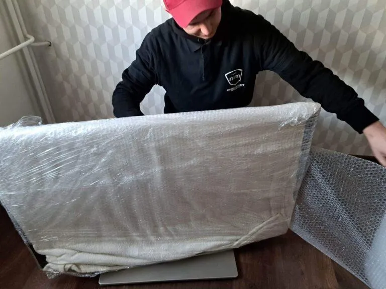 telewizor zabezpieczony do transportu bez kartonu