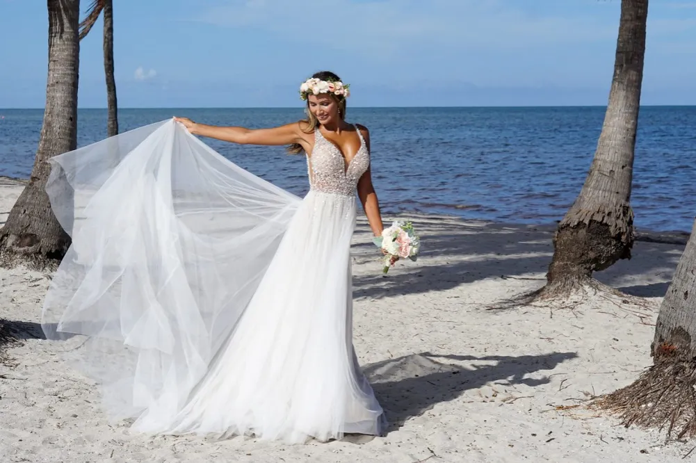 Panna młoda suknia ślubna i dodatki