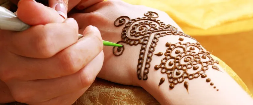 Pielęgnacja tatuażu z henny