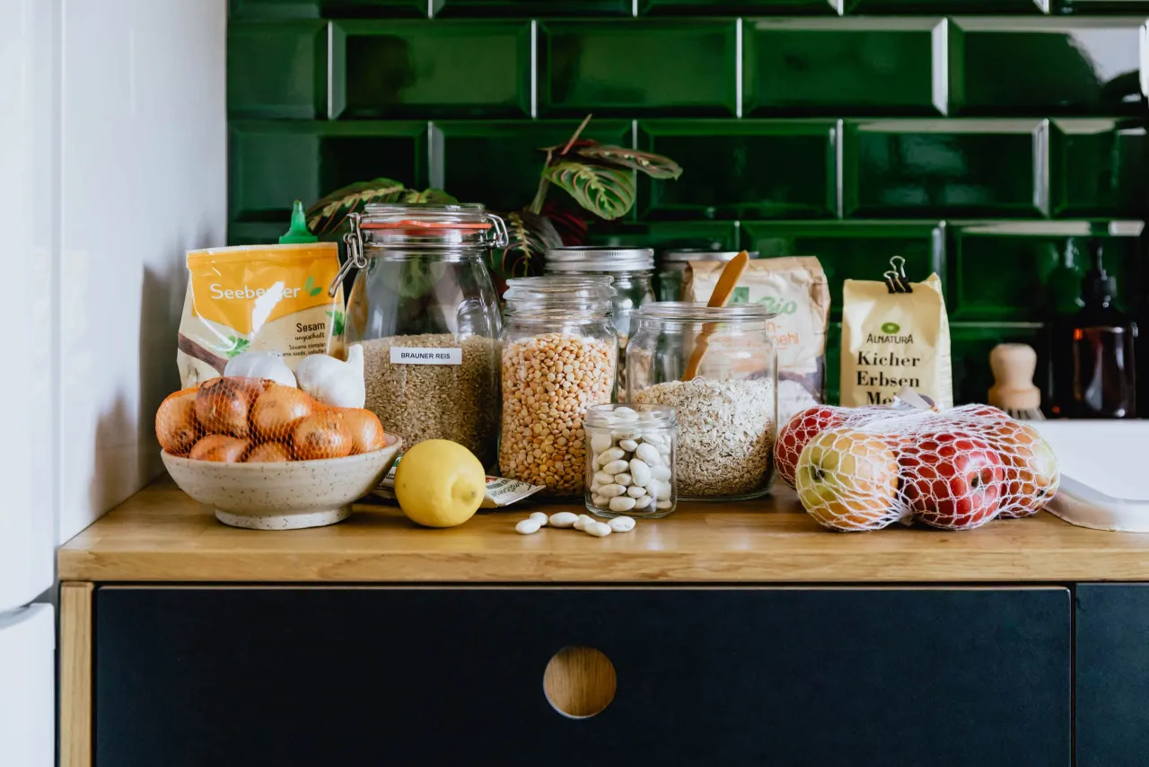 Vegane Vorratsschr&auml;nke und K&uuml;chenhelfer