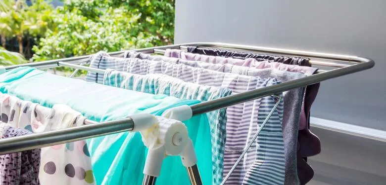 wietrzenie ubrań na balkonie, mrożenie ubrań w zamrażarce