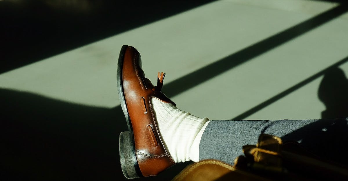 Jak szybko i łatwo kleić buty żeby się nie rozklejały? Kleje i sposoby