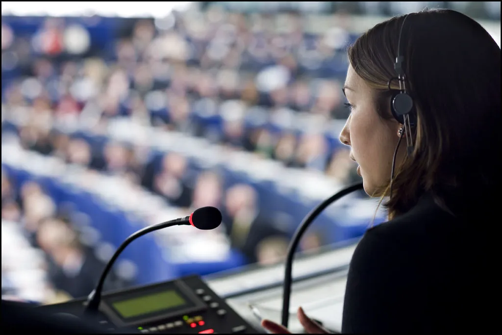 tłumaczenie symultaniczne kabina mikrofon słuchawki