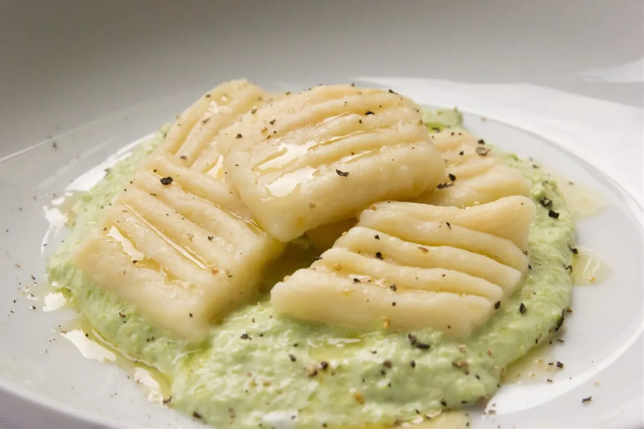 Kopytka z różnymi sosami